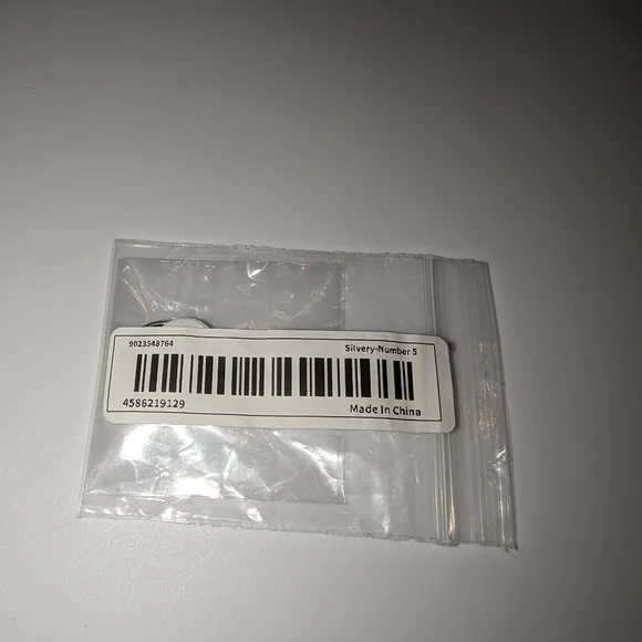 Silvery ring/band - Picture 9 of 9